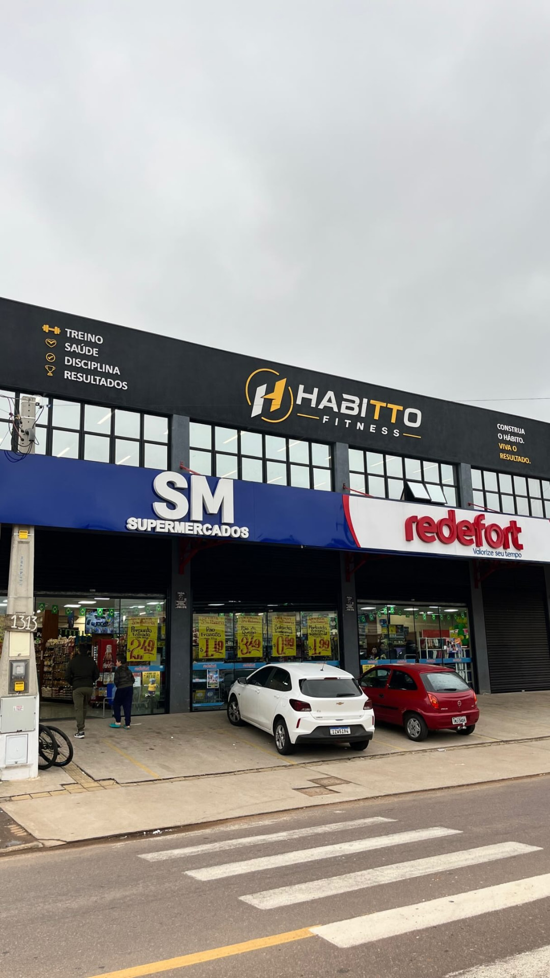 Fachada Habittio Fitness e letreiros comerciais pela Aplik Signs