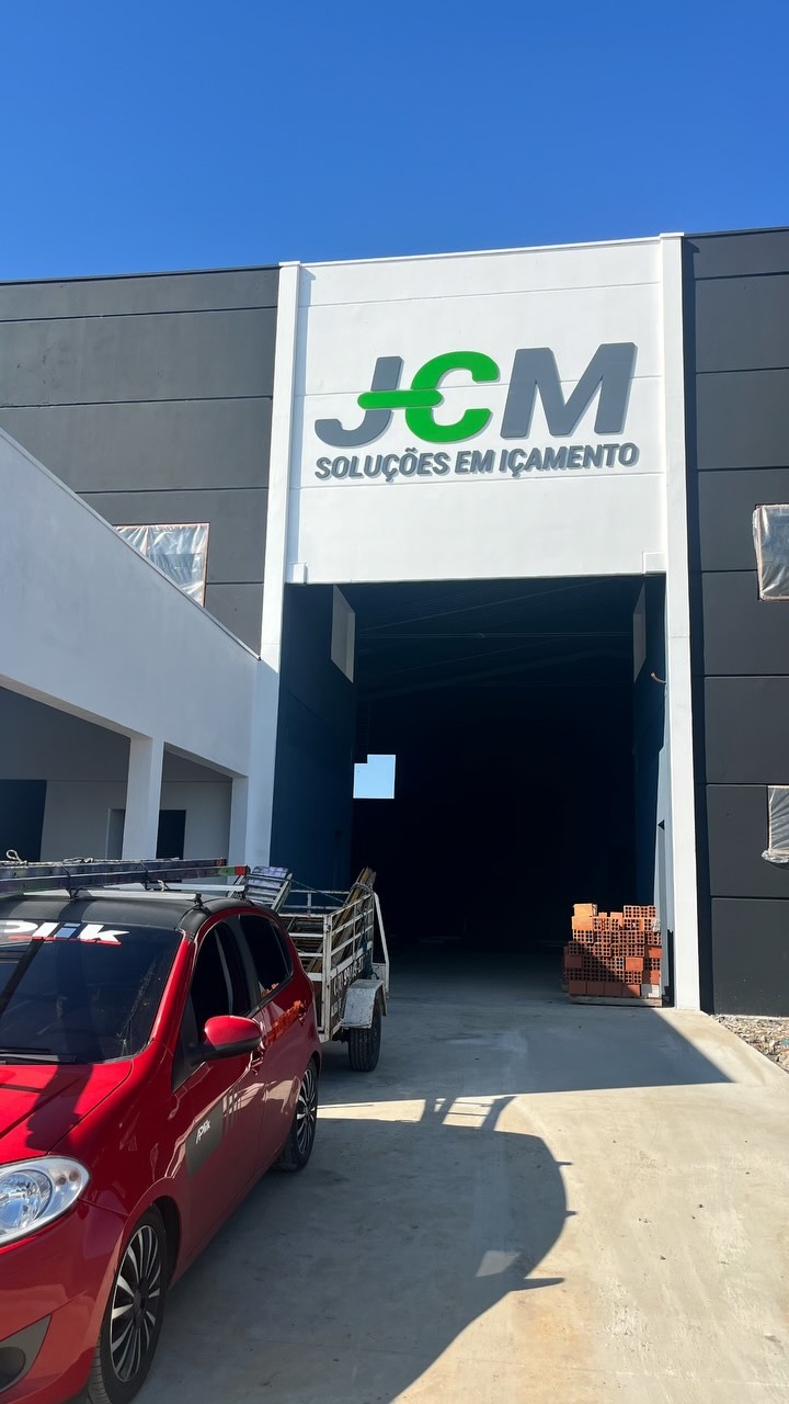 Fachada JCM Soluções em Içamento executada pela Aplik Signs