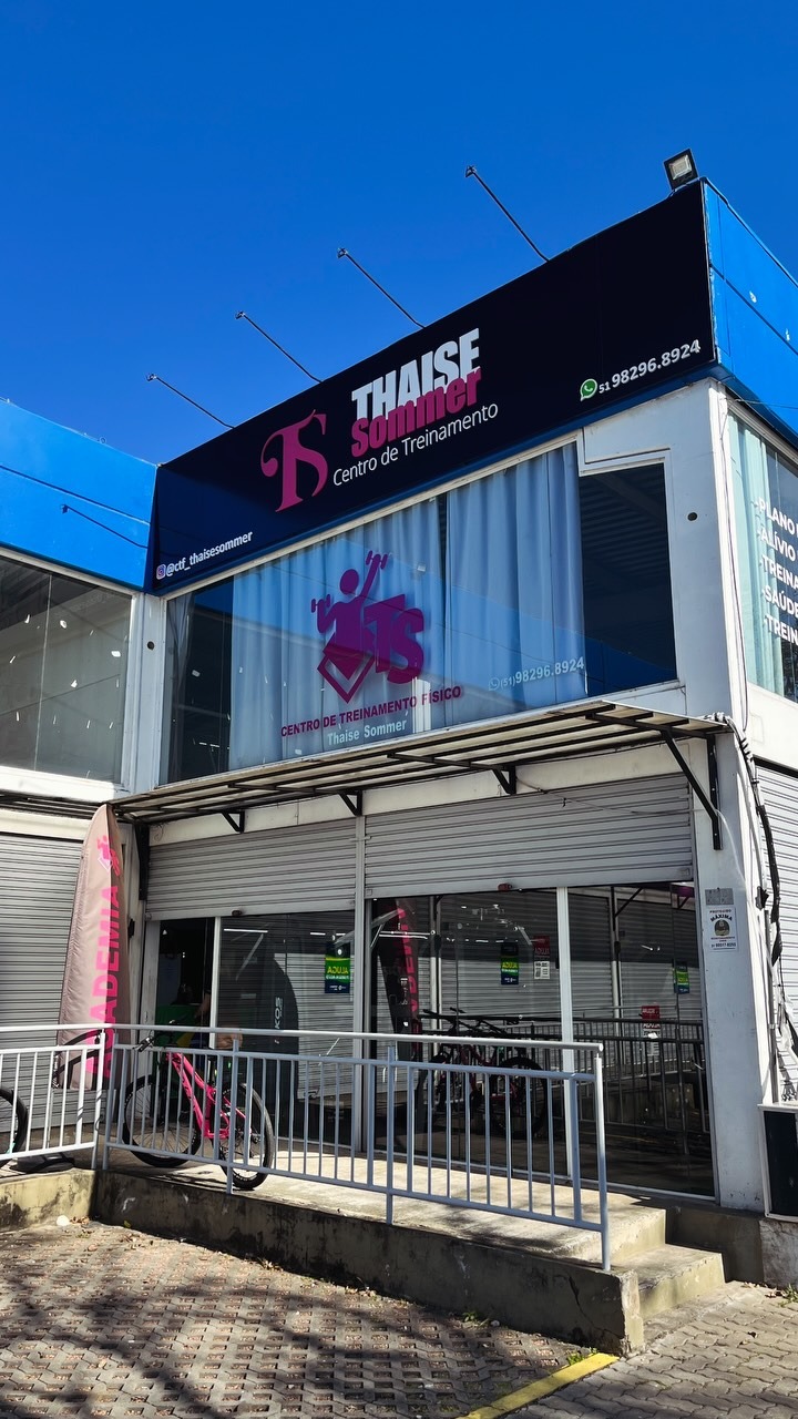 Fachada completa Thaise Sommer Centro de Treinamento pela Aplik Signs